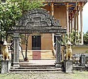 Kampong Bay Temple by Asienreisender